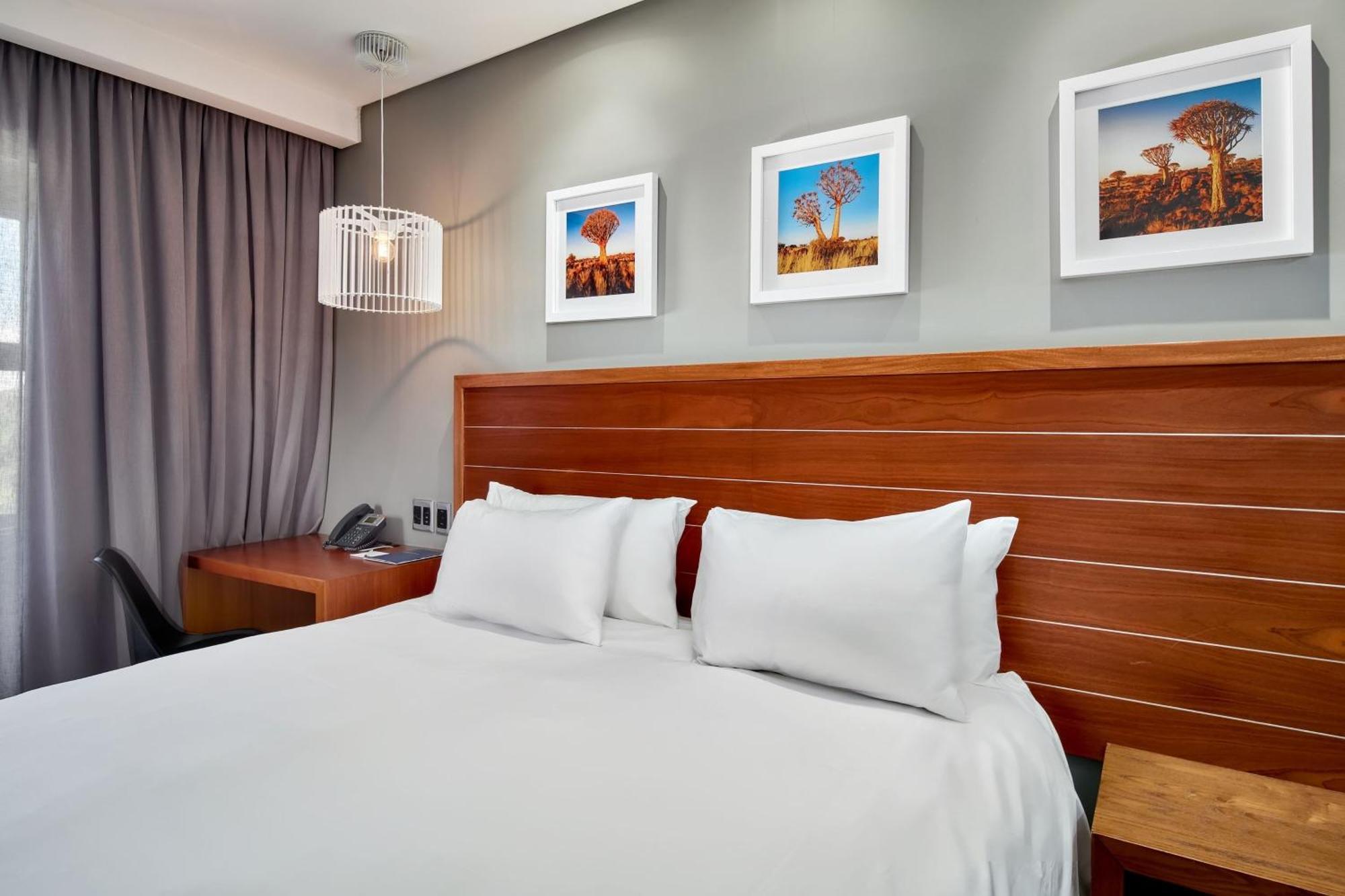 Protea Hotel By Marriott Pretoria Hatfield Bilik gambar