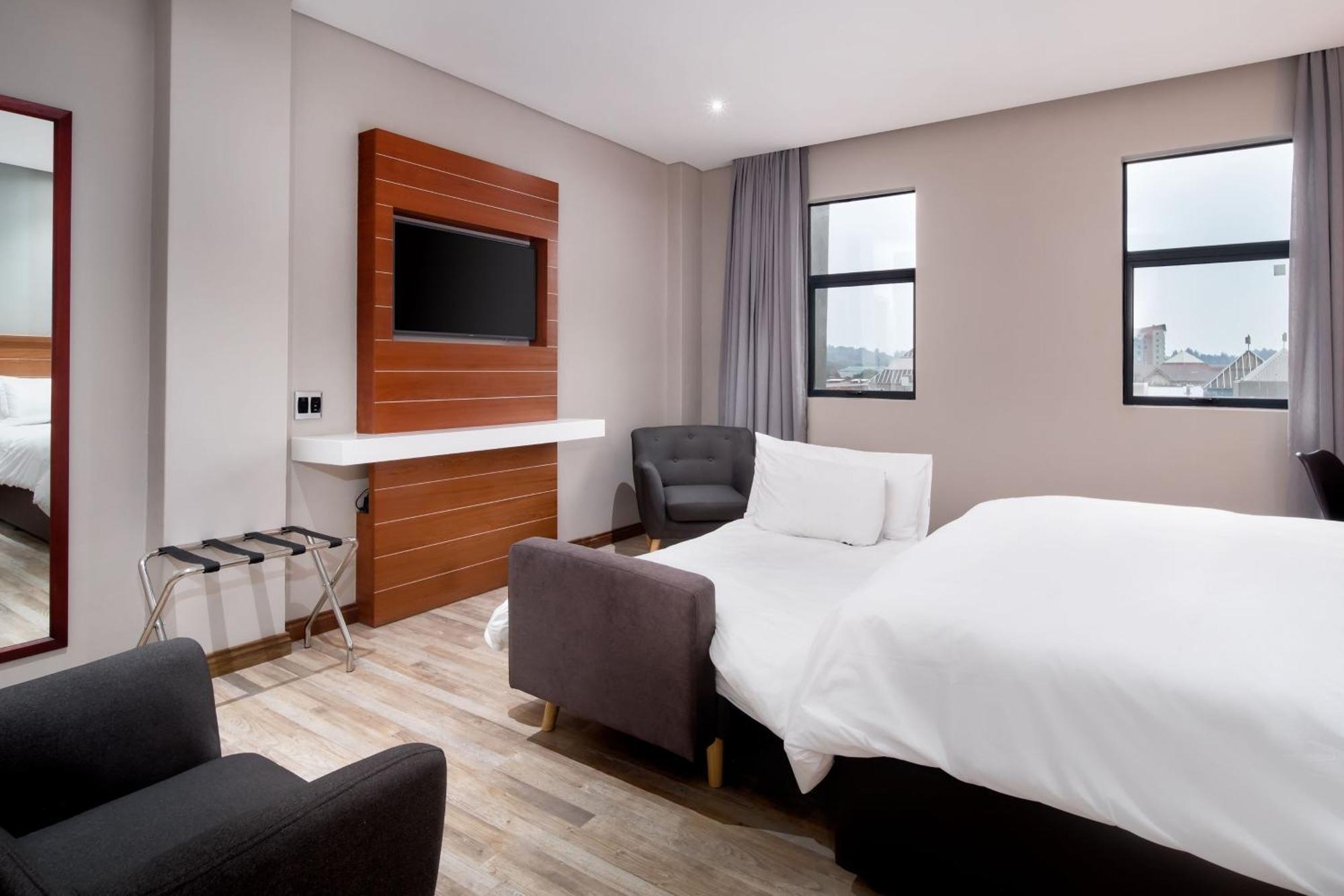 Protea Hotel By Marriott Pretoria Hatfield Bilik gambar