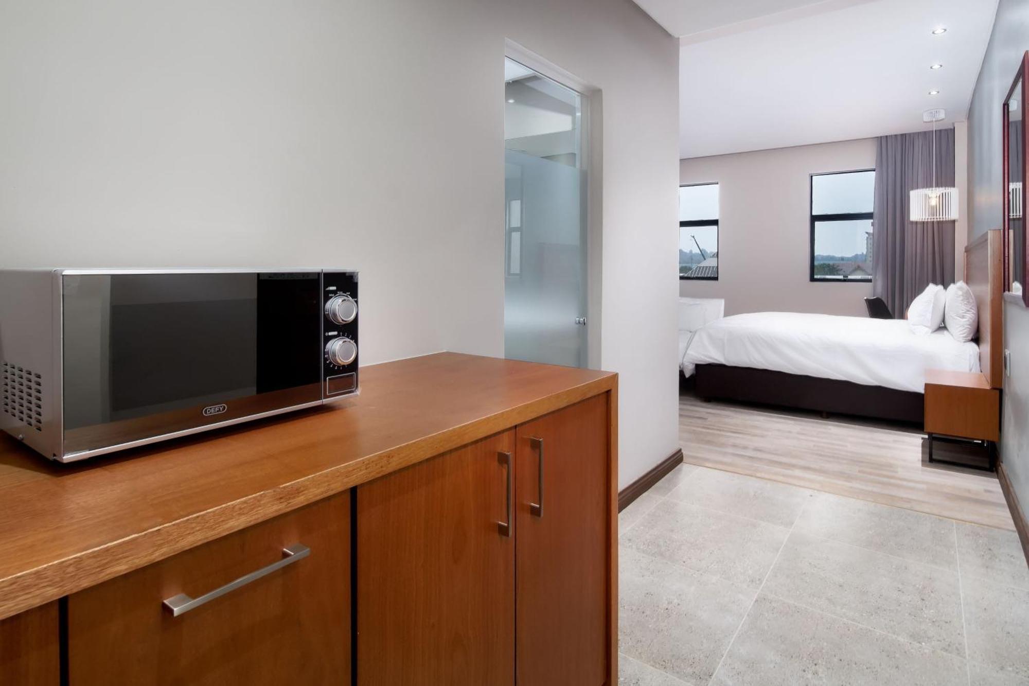 Protea Hotel By Marriott Pretoria Hatfield Bilik gambar