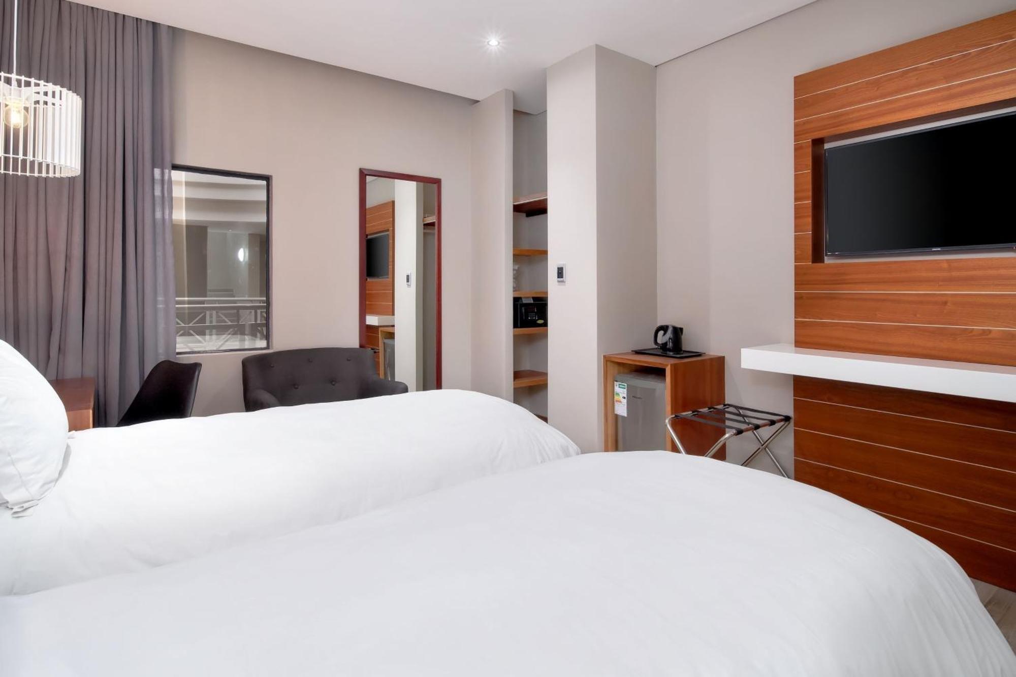 Protea Hotel By Marriott Pretoria Hatfield Bilik gambar