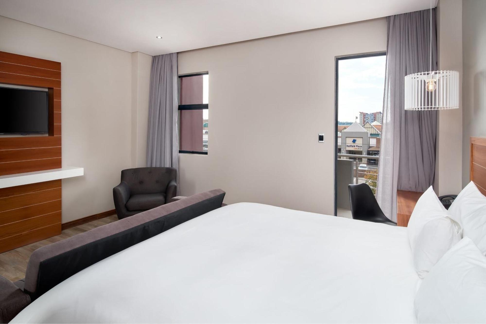 Protea Hotel By Marriott Pretoria Hatfield Bilik gambar